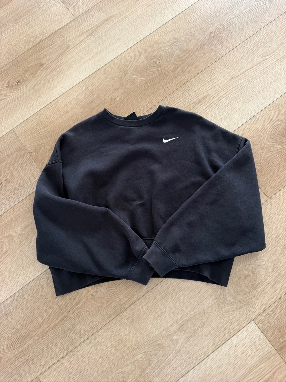 Nike Women’s Black Crop Crewneck Sweatshirt with Swoosh